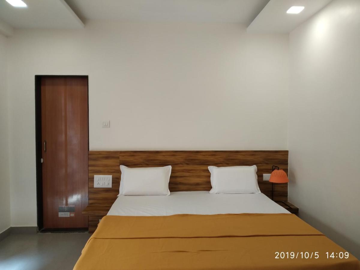 Lotus Hotel Nagaon Beach Alībāg Exterior foto